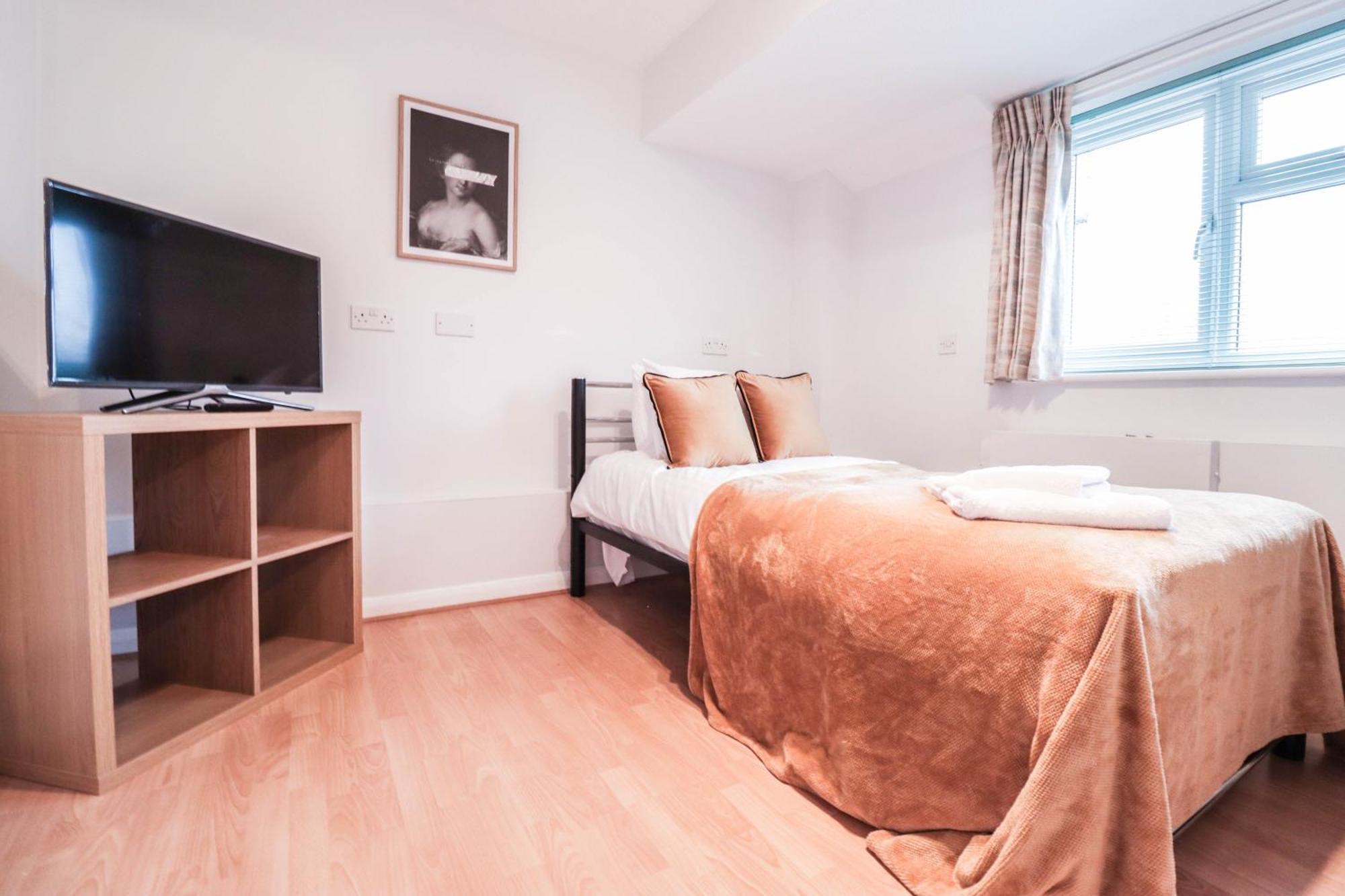 Bright And Spacious Contractor House L Parking! Borehamwood Exterior foto