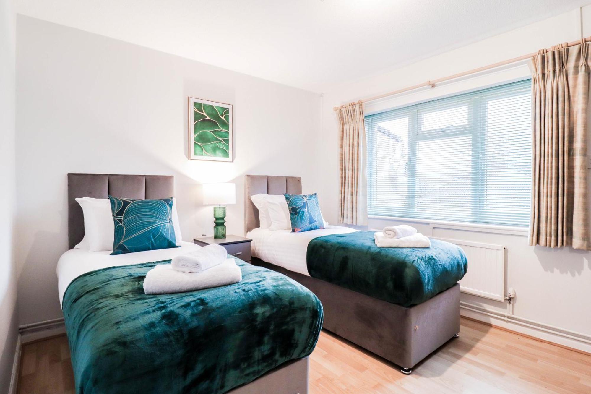 Bright And Spacious Contractor House L Parking! Borehamwood Exterior foto